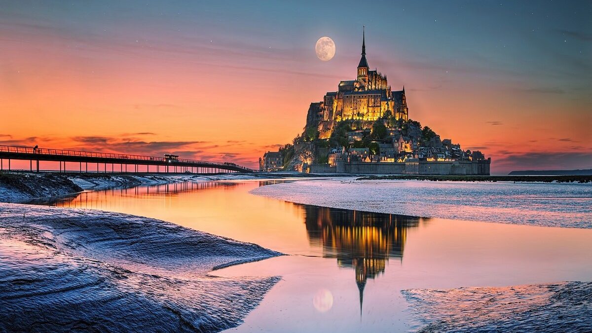 Experience the Enchantment of Mont Saint-Michel: A Timeless Wonder