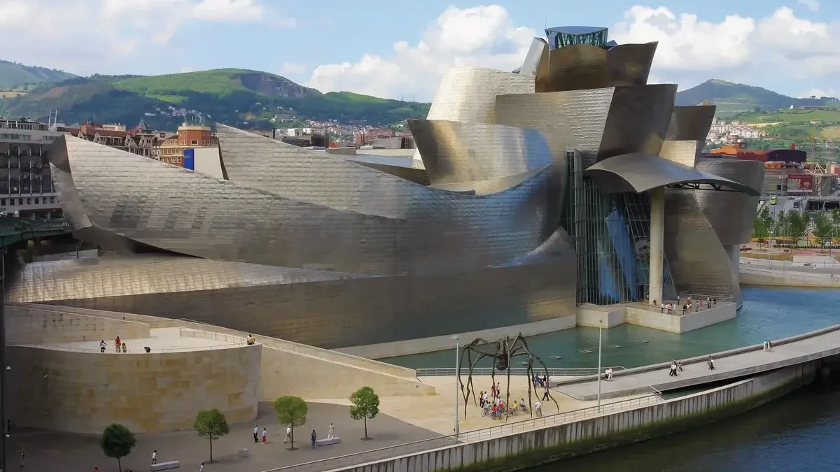 Exploring the Guggenheim Museum: A Masterpiece of Modern Architecture in Bilbao, Spain