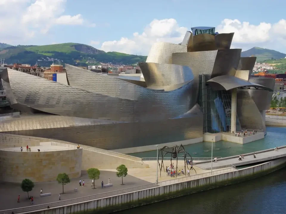 Exploring the Guggenheim Museum: A Masterpiece of Modern Architecture in Bilbao, Spain