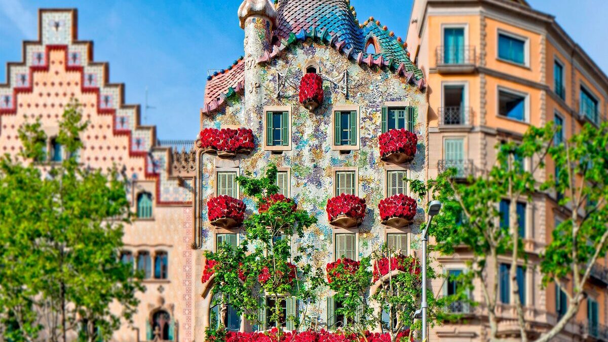 Discover Casa Batlló: Gaudí's Masterpiece in the Heart of Barcelona